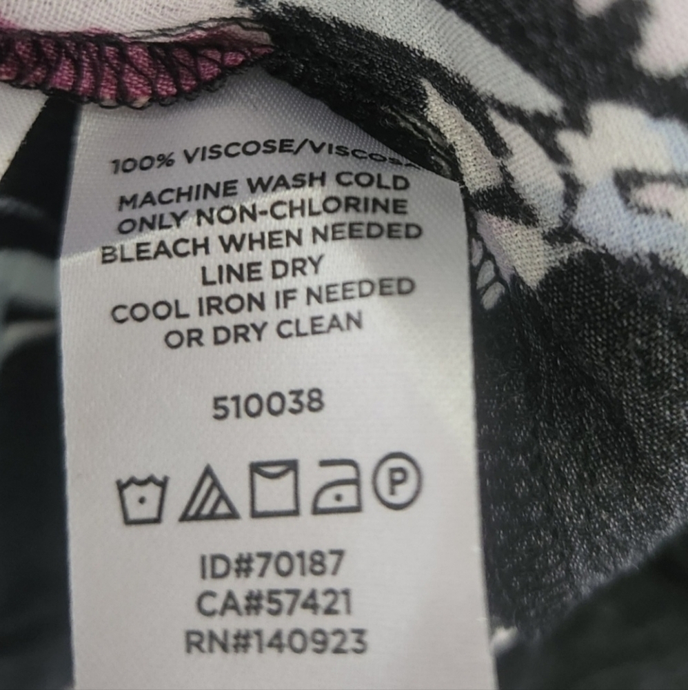 NWT, Ann Taylor LOFT, Black Garden Floral Ruffle Romper Size Medium - Picture 10 of 11